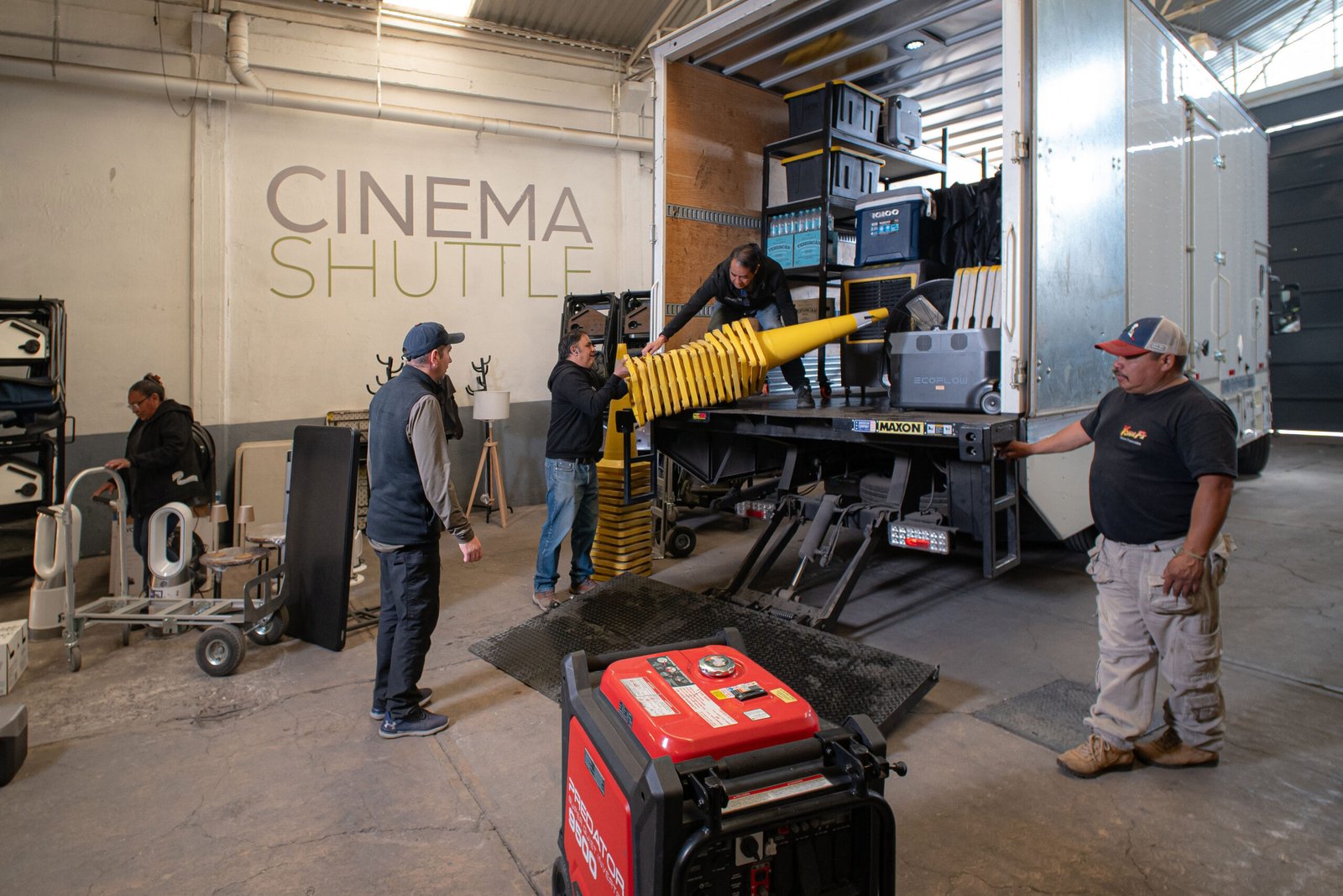 CINEMA SHUTTLE2 1 16